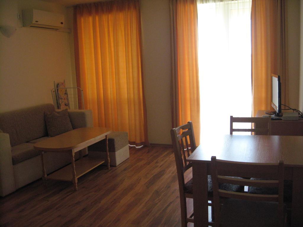 Chateau Aheloy Hotel Pomorie Room photo